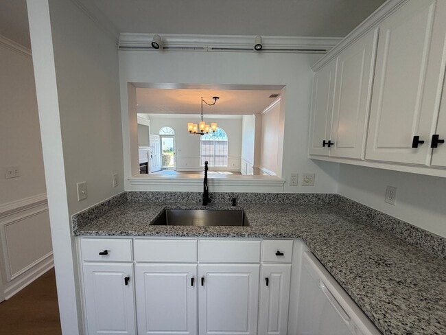 Building Photo - Immaculate townhome in Bay Hill