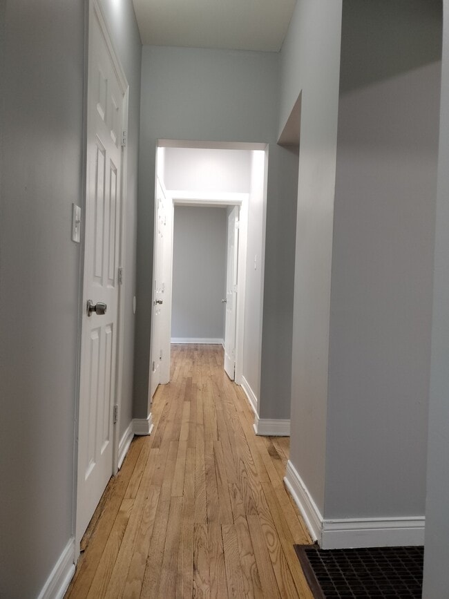 Building Photo - 1344 W 98th Pl