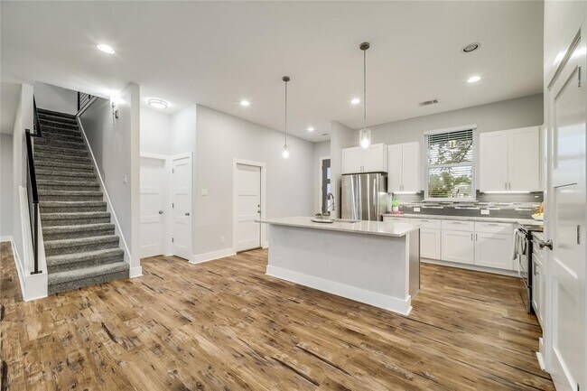 Building Photo - 18529 Staghorn Dr