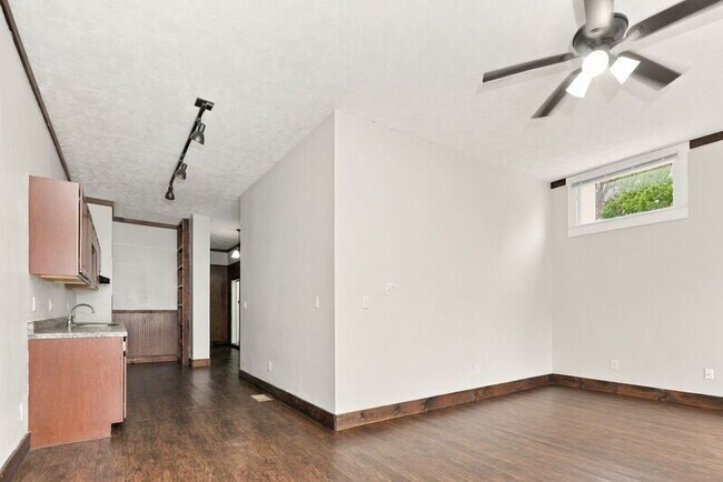 Building Photo - 233 Bellevue Ave