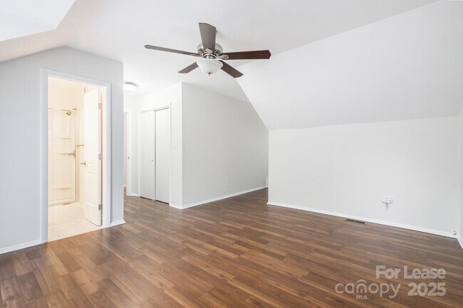 Building Photo - 701 McNabb Ct