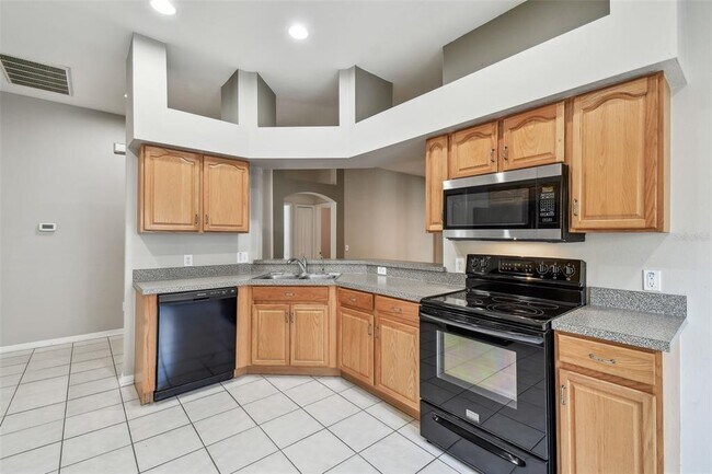 Building Photo - 15807 Leatherleaf Ln
