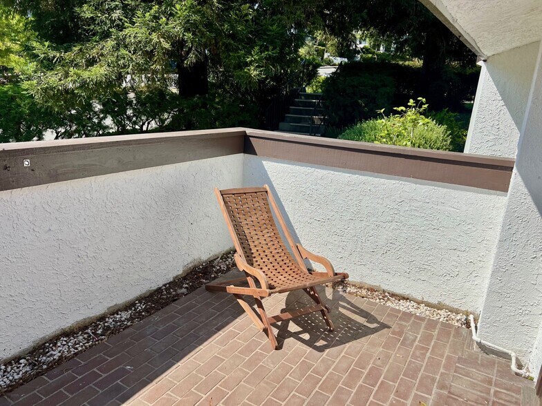 Building Photo - 1586 Palisades Dr