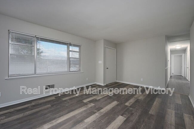 Building Photo - 1216 Huffman Rd