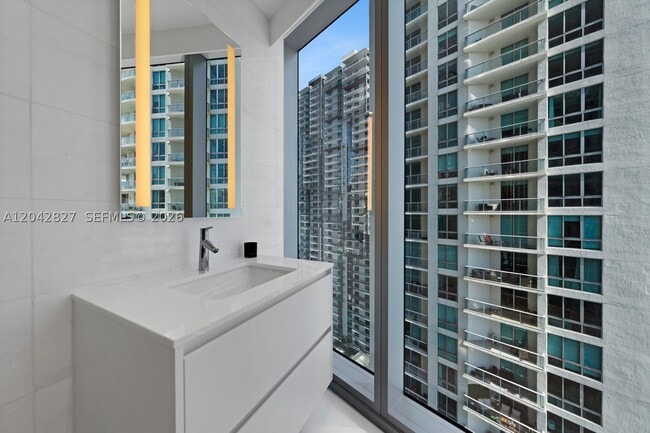 Building Photo - 300 Biscayne Blvd