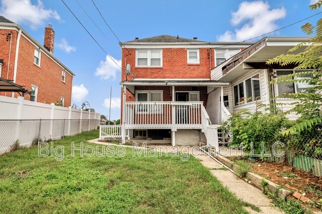 Building Photo - 2107 Hawthorne Rd