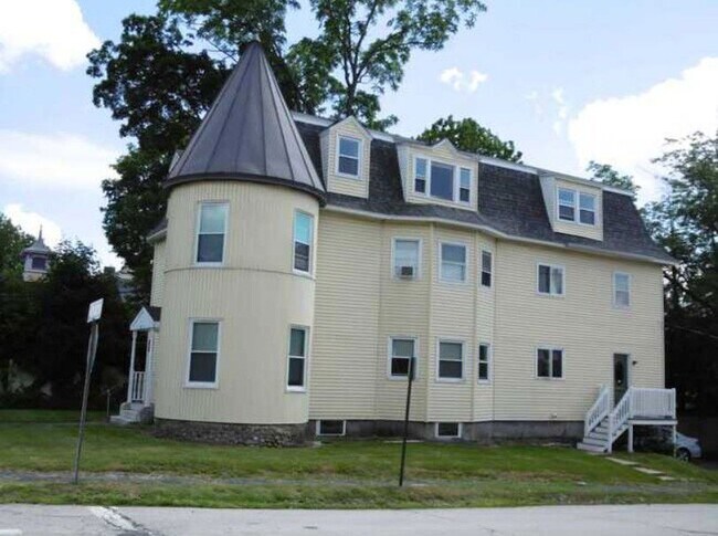 Building Photo - 682 Beech St