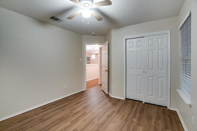 Building Photo - 201 Creek Ledge Dr