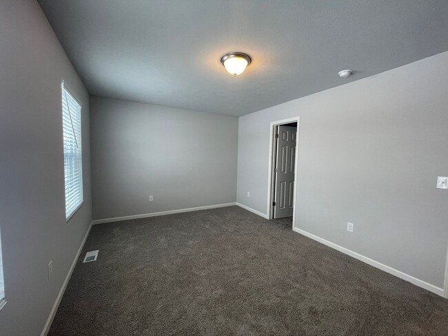 Building Photo - Four Bedroom Home in Galesburg