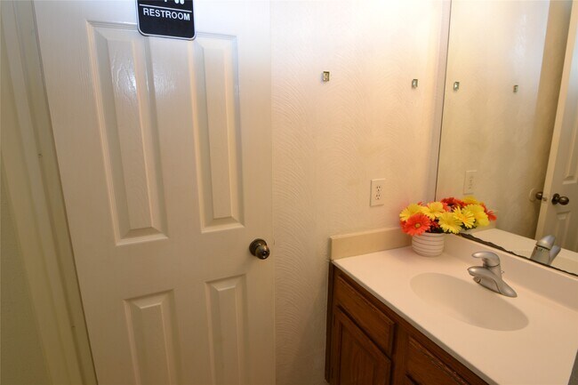 Building Photo - 12410 Meadow Briar Dr