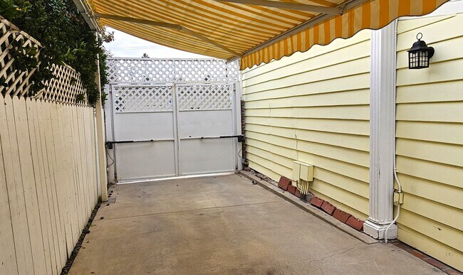 Building Photo - Stunning 3 Bedrooms, 2 Baths Valley Village home with detached, private Recording Studio