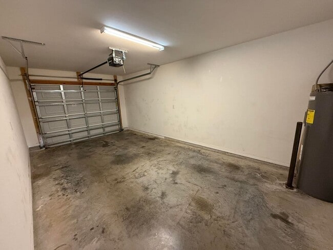 Building Photo - Three Bedroom Two Bath - Foley