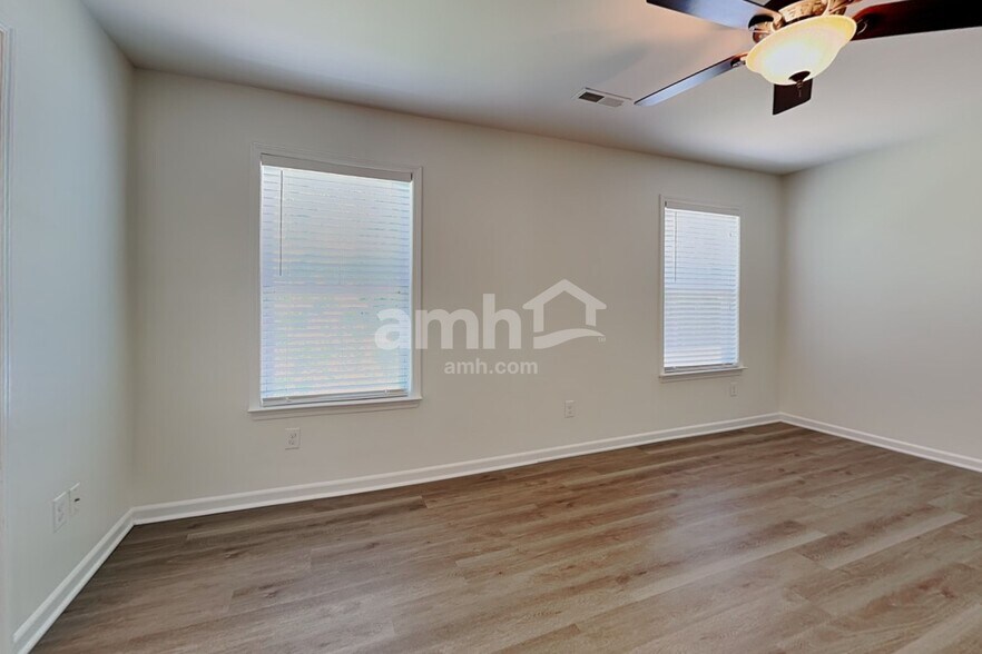 Building Photo - 145 Collenton Ln