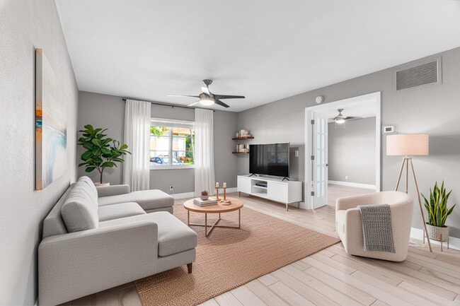 Building Photo - 124 NE 19th Ct