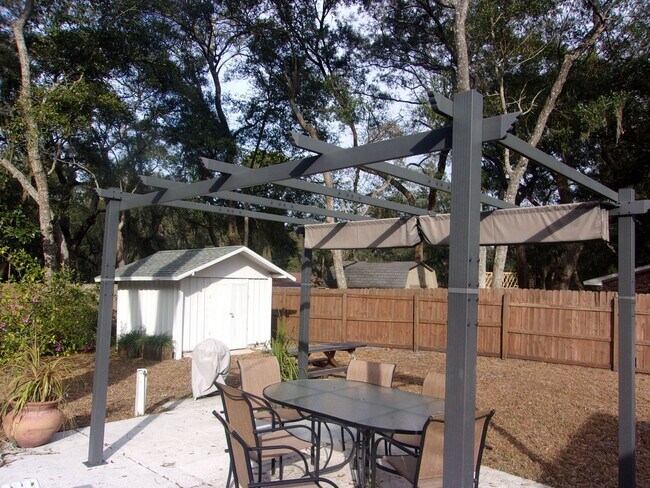 Building Photo - Island House-Close to Everything! Fully Furnished!