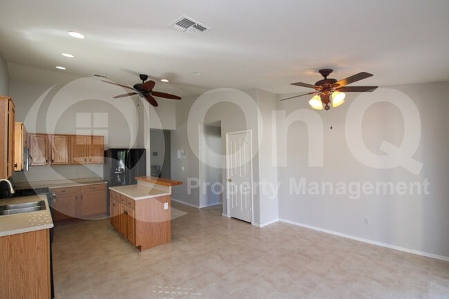 Building Photo - 30731 N Sunray Dr