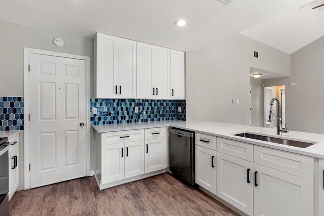 Building Photo - 13313 Briar Hollow Dr