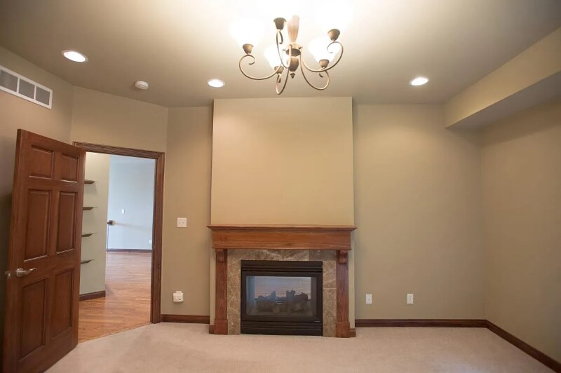 Building Photo - 1100 Oaktree Pl
