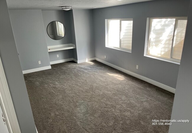 Building Photo - 703 W Vahe St