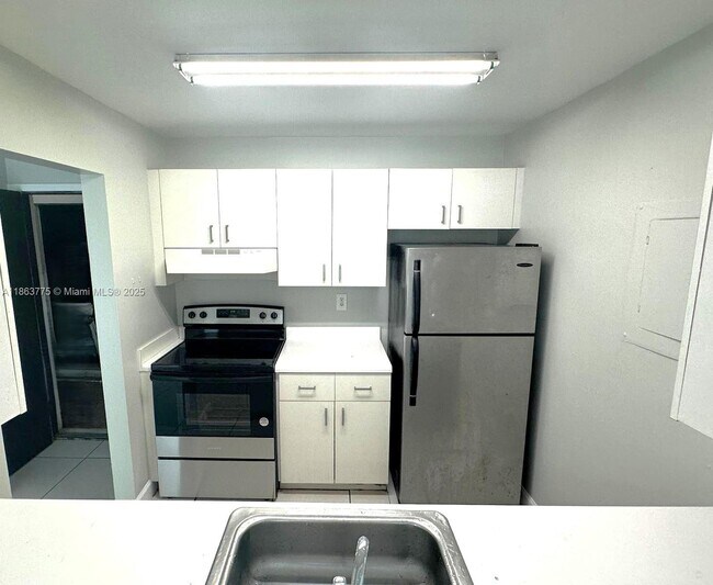 Building Photo - 2150 SW 16th Ave
