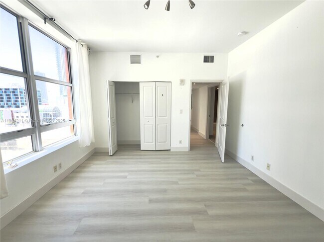 Building Photo - 111 E Flagler St
