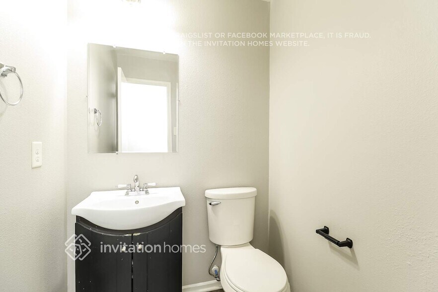 Building Photo - 165 Hunter Park Dr