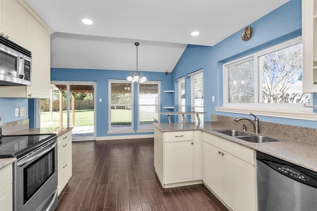 Building Photo - 13650 Cherrydown St