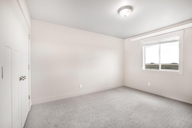 Building Photo - 6066 N Silver Fox Rd