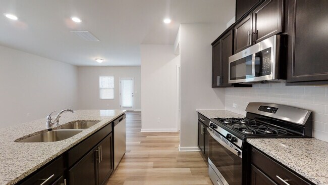 Building Photo - 103 Silver Fir Ln