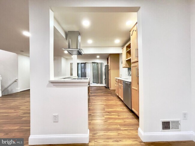 Building Photo - 1402 Mullins St