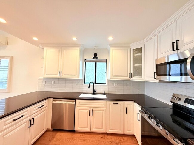 Building Photo - Fantastic 2-Story Home 3 bed 2.5 bath with backyard in Prime Golden Hills-Redondo Beach