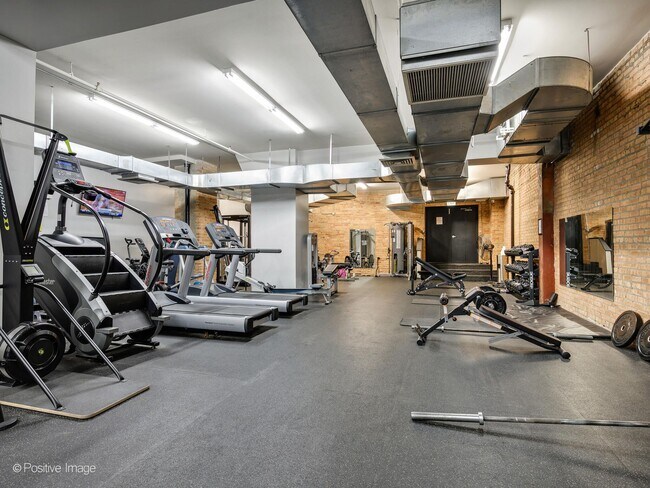 Building Photo - 525 W Superior St