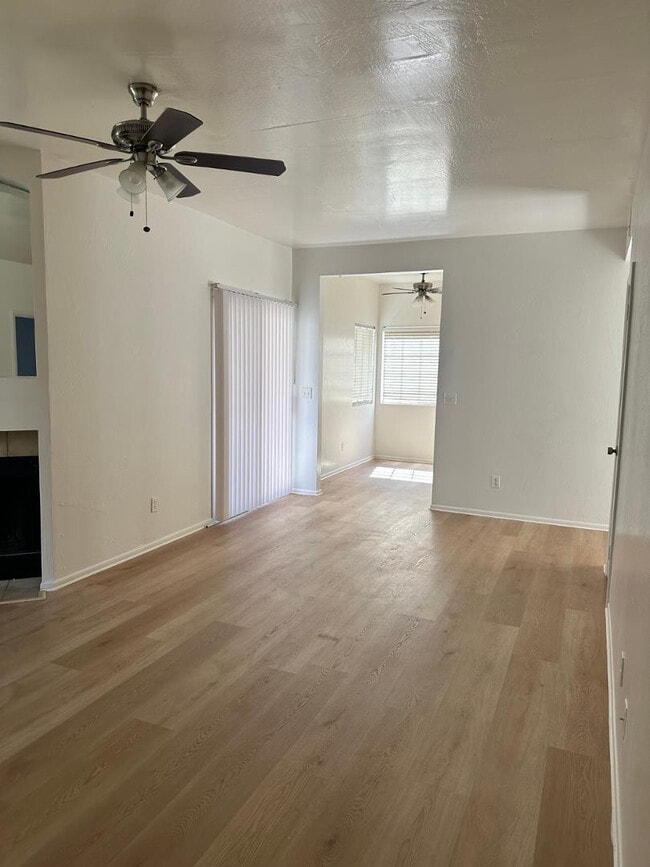 Building Photo - 930 N Mesa Dr