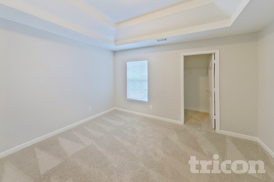 Building Photo - 15 Silver Willow Walk