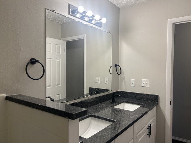 Building Photo - 5707 Gateway Dr