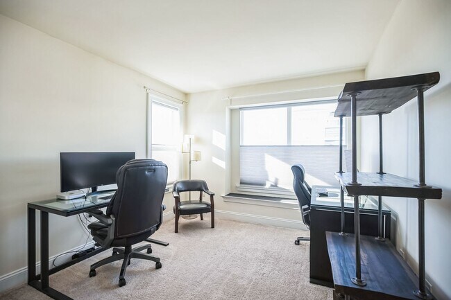 Building Photo - Gorgeous Conshohocken 3 Bedroom, 2.5 Bath END Unit Townhome With Amazing Views!