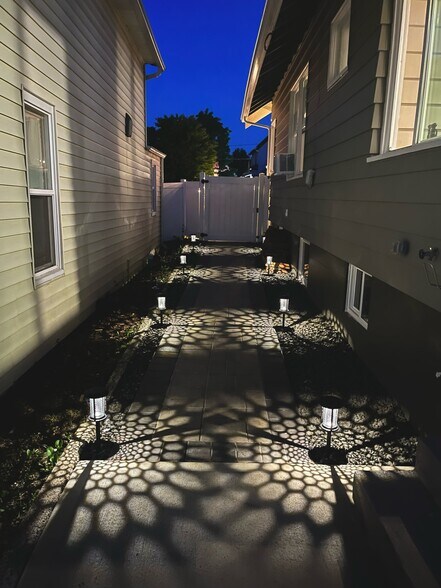 Pathway to backyard - 1227 7th St