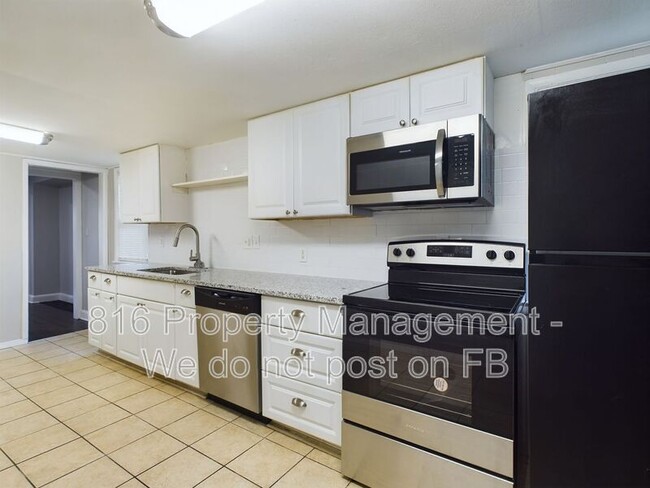 Building Photo - 3032 Elmwood Ave