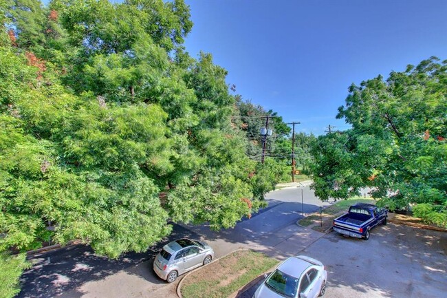 Building Photo - 1725 Toomey Rd