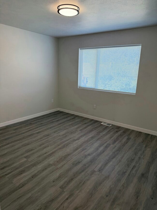 Building Photo - 1818 N Coach Ln