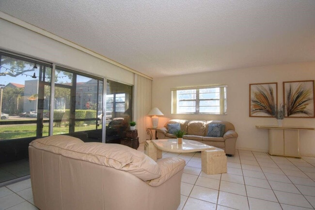 Building Photo - 13455 SW 16th Ct