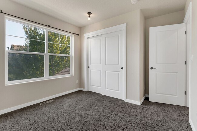 Building Photo - Spacious 4BR/3BA in Beaverton