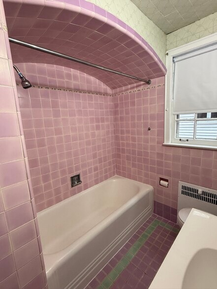 Building Photo - 221 Everett Pl