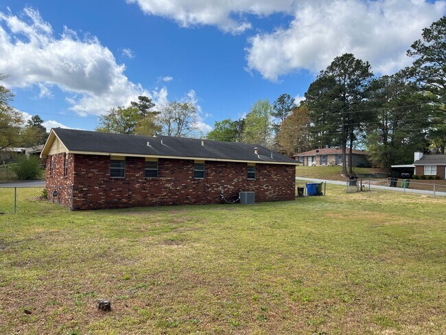 Building Photo - **AVAILABLE NOW**4 Bedroom / 1.5 Bathroom Home for Rent in East Columbus, GA***