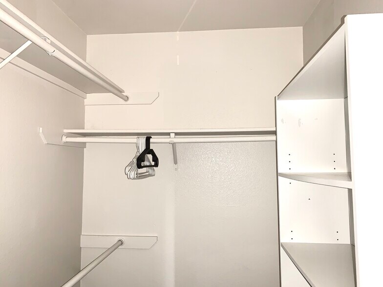 Building Photo - 12035 Alta Carmel Ct