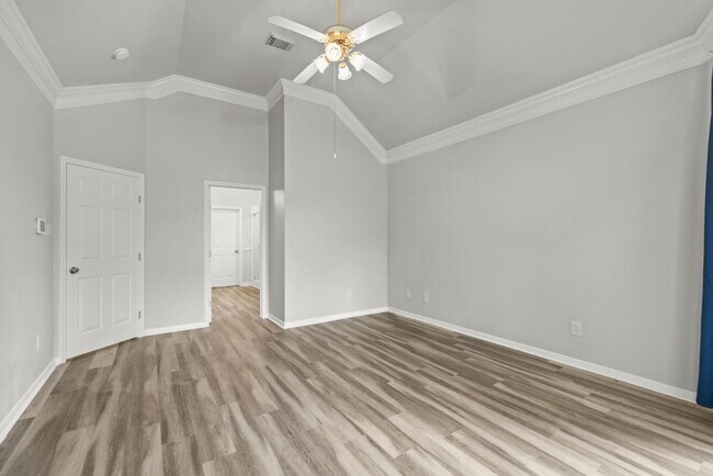 Building Photo - Gorgeous 4 bed/3.5 bath two story home!