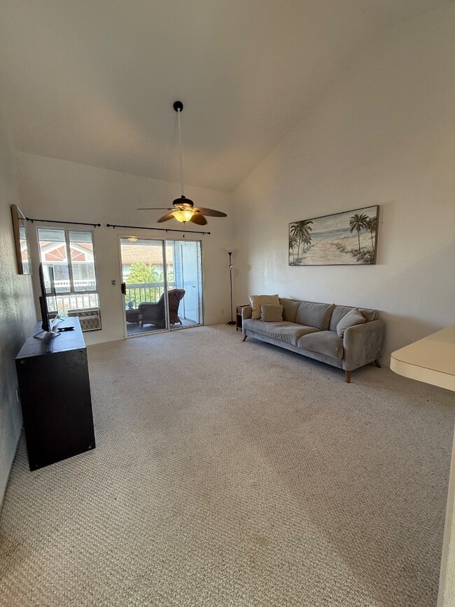 Building Photo - 75-6081 Alii Dr D201 - Alii Lani D201