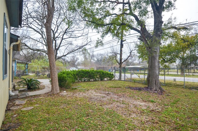 Building Photo - 10340 Tanner Rd