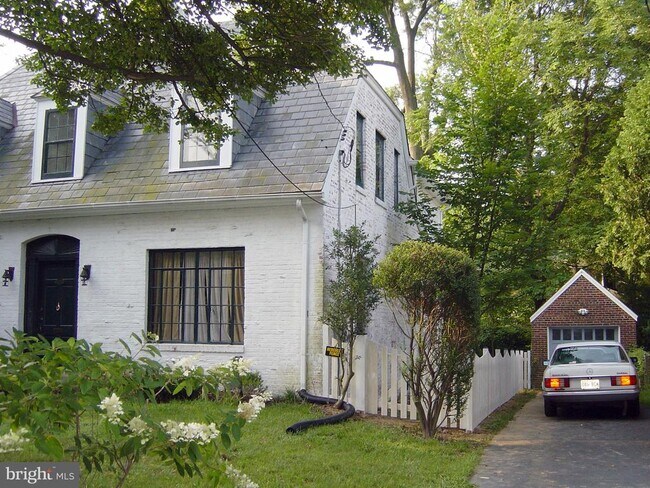 Building Photo - 4602 De Russey Pkwy