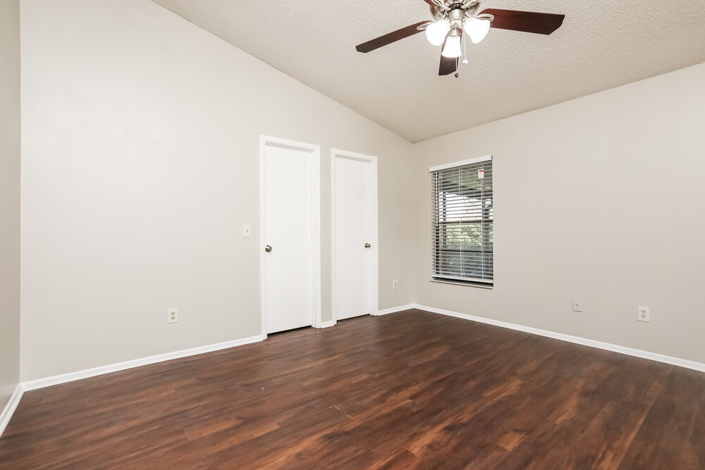 Building Photo - 806 E Charing Cross Cir